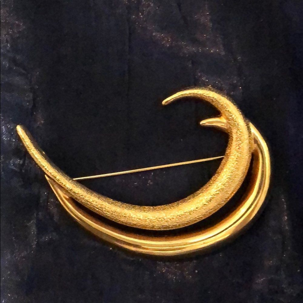 Gold tone Double Swoop Pin